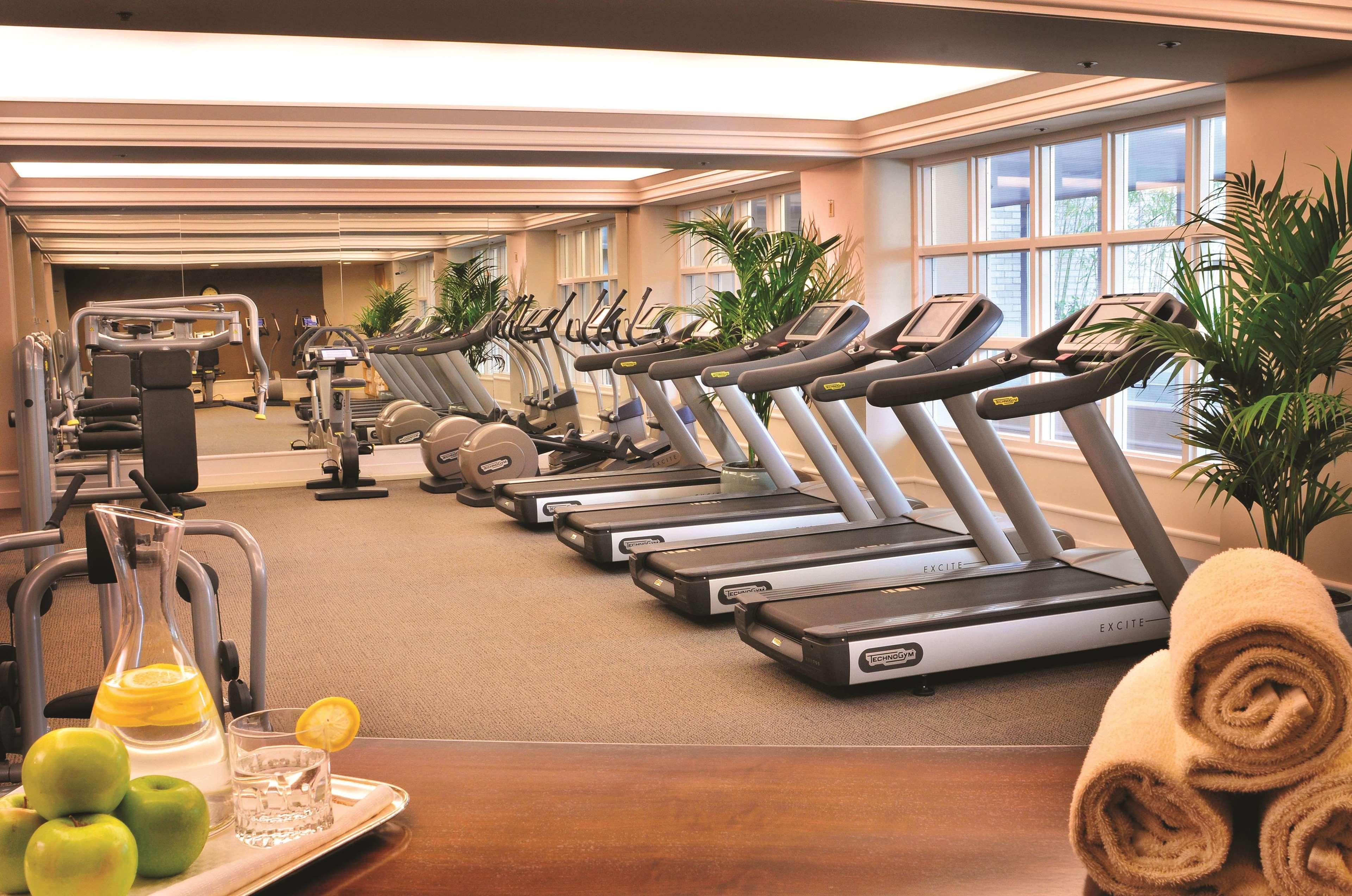 Fairmont Hotel Vancouver Konforlar fotoğraf The gym at the hotel